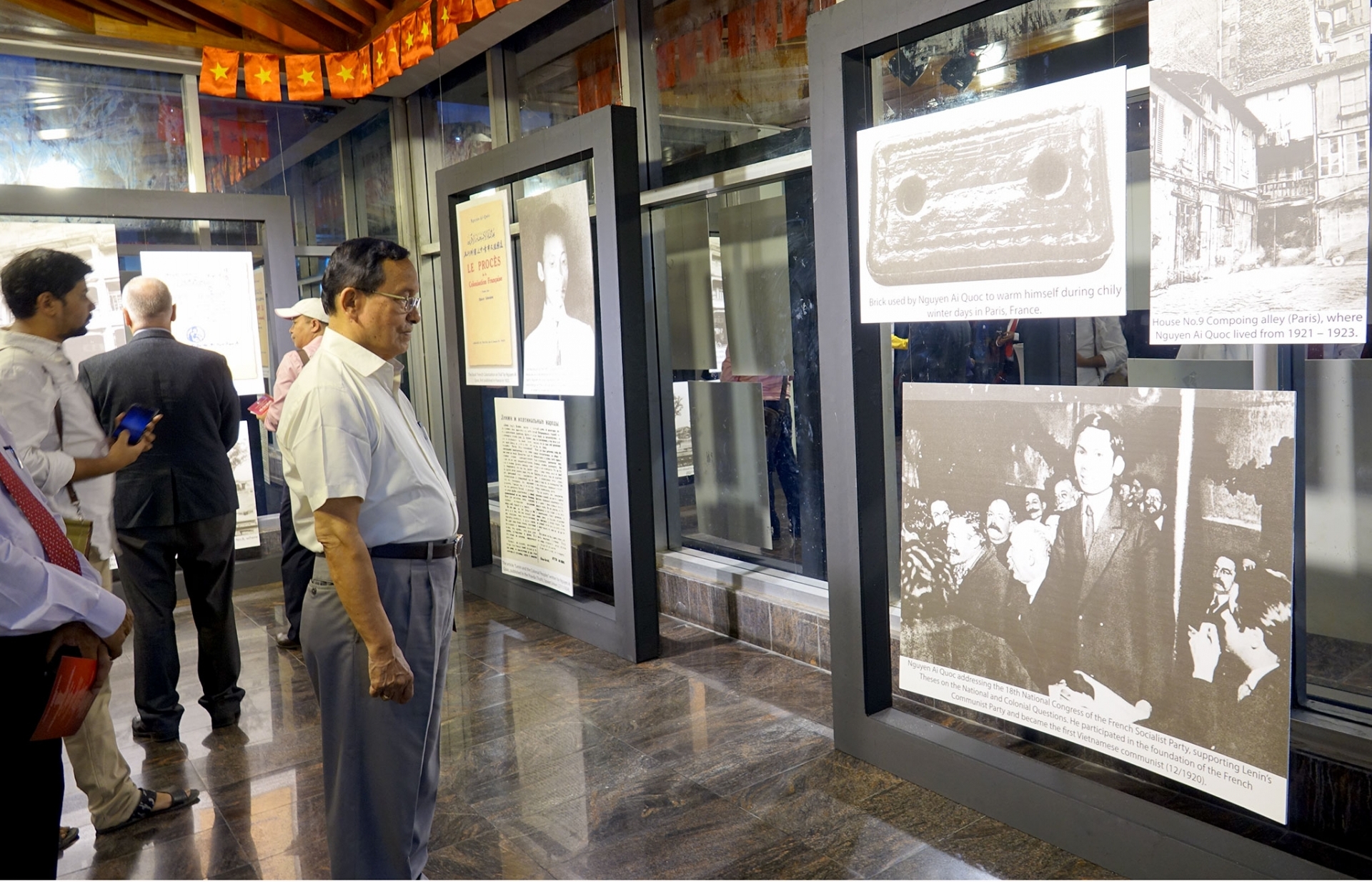 Triển lãm ảnh “Dấu ấn Chủ tịch Hồ Chí Minh” tại Bangladesh