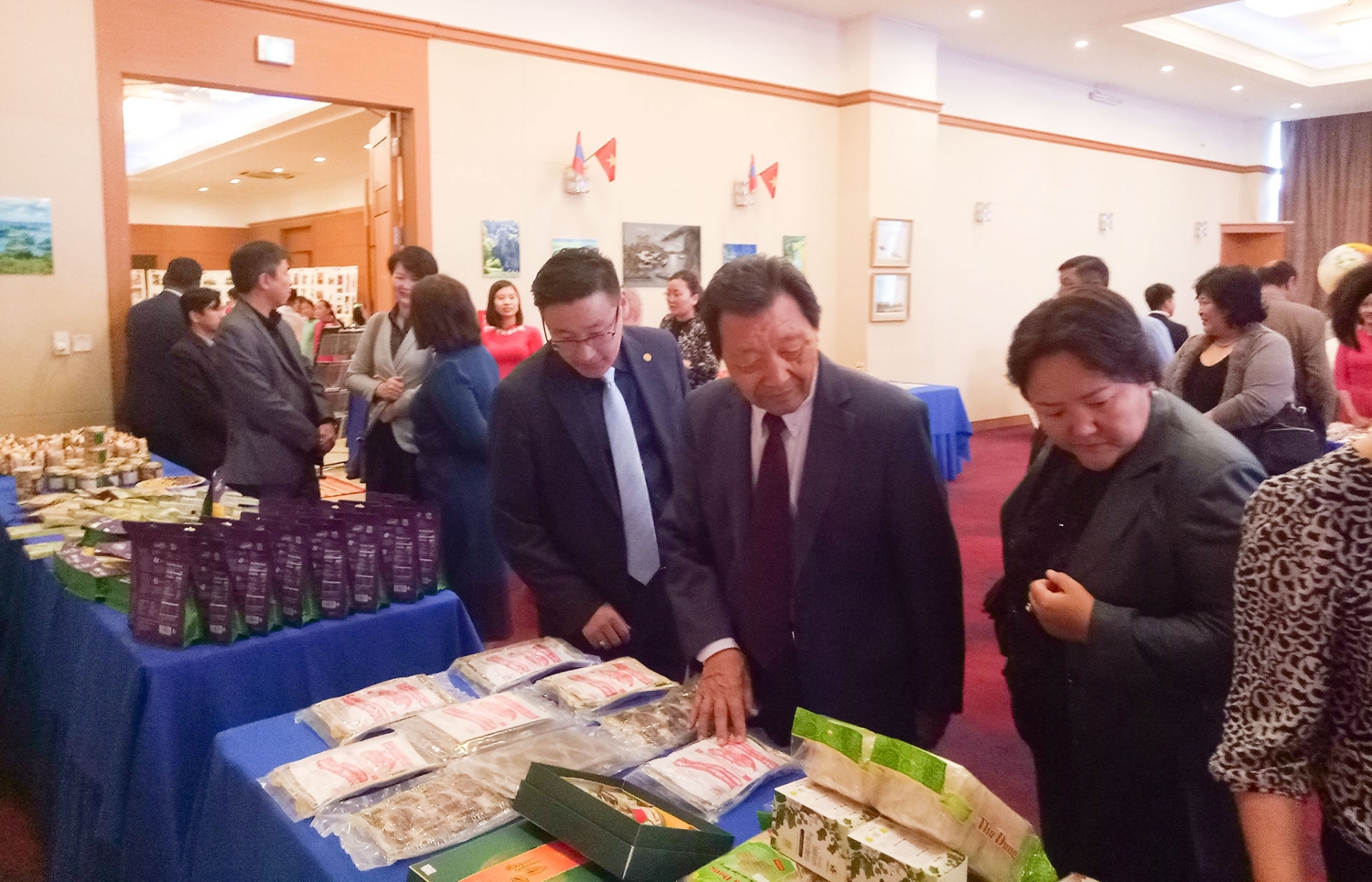 Triển lãm kỷ niệm 65 năm quan hệ Việt Nam-Mông Cổ