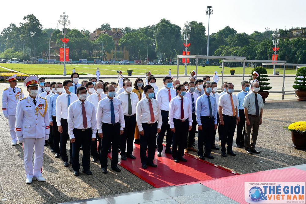 doan-lanh-dao-bo-ngoai-giao-vao-lang-vieng-chu-tich-ho-chi-minh-dip-quoc-khanh-29-4