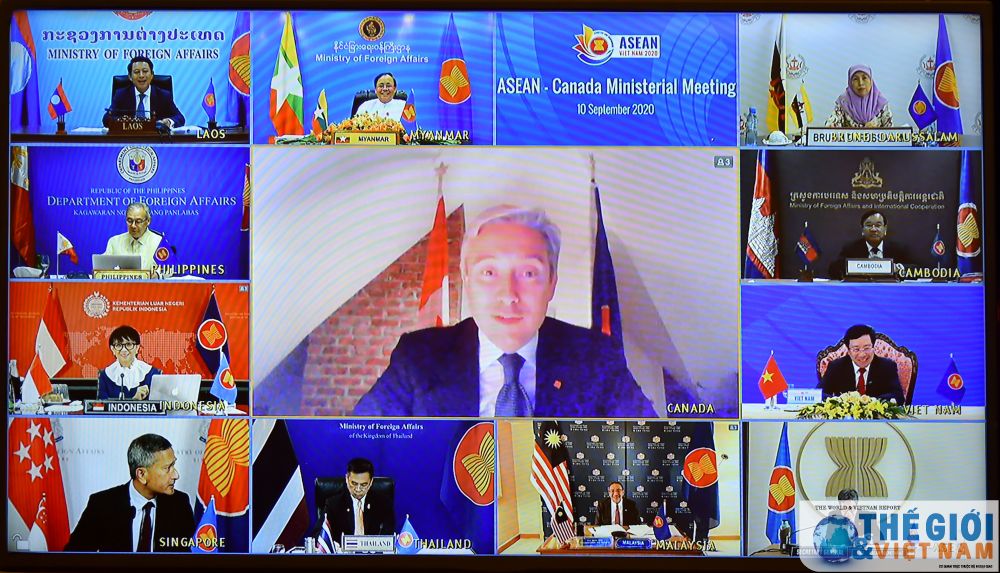 Sáng ngày 10/9, trong khuôn khổ Hội nghị Bộ trưởng Ngoại giao ASEAN 53 đã diễn ra Hội nghị Bộ trưởng Ngoại giao ASEAN-Canada. Phó Thủ tướng, Bộ trưởng Ngoại giao Phạm Bình Minh đã dẫn đầu đoàn Việt Nam dự Hội nghị này. (Ảnh: Tuấn Anh) asean-canada-nhat-tri-som-nang-quan-he-doi-thoai-len-doi-tac-chien-luoc-1