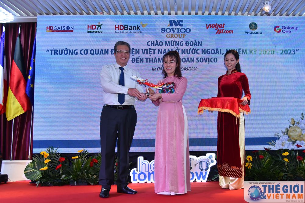 doan truong co quan dai dien viet nam o nuoc ngoai nhiem ky 2020 2023 tham lam viec tai tap doan sovico