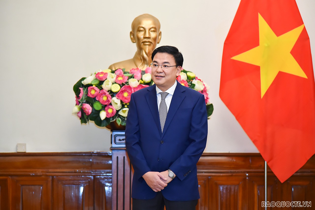 Phát biểu tại lễ trao quyết định, Thứ trưởng Ngoại giao Phạm Quang Hiệu chúc mừng các cán bộ được nhận nhiệm vụ mới và cho rằng đây cũng là trọng trách, trách nhiệm mà Ban cán sự Đảng bộ, tập thể Lãnh đạo Bộ tin tưởng giao phó. Giao nhiệm vụ cụ thể cho từng cán bộ, Thứ trưởng bày tỏ tin tưởng các cán bộ mới được bổ nhiệm, điều động công tác sẽ hoàn thành tốt các nhiệm vụ được giao, góp phần xây dựng tập thể đơn vị đoàn kết, phát triển vững mạnh trong bối cảnh tình hình mới hiện nay.