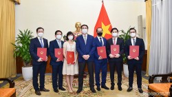 Thứ trưởng Ngoại giao Phạm Quang Hiệu trao quyết định điều động, bổ nhiệm cán bộ