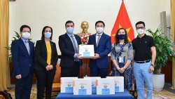 Israel trao tặng vật tư y tế hỗ trợ Việt Nam phòng chống dịch Covid-19