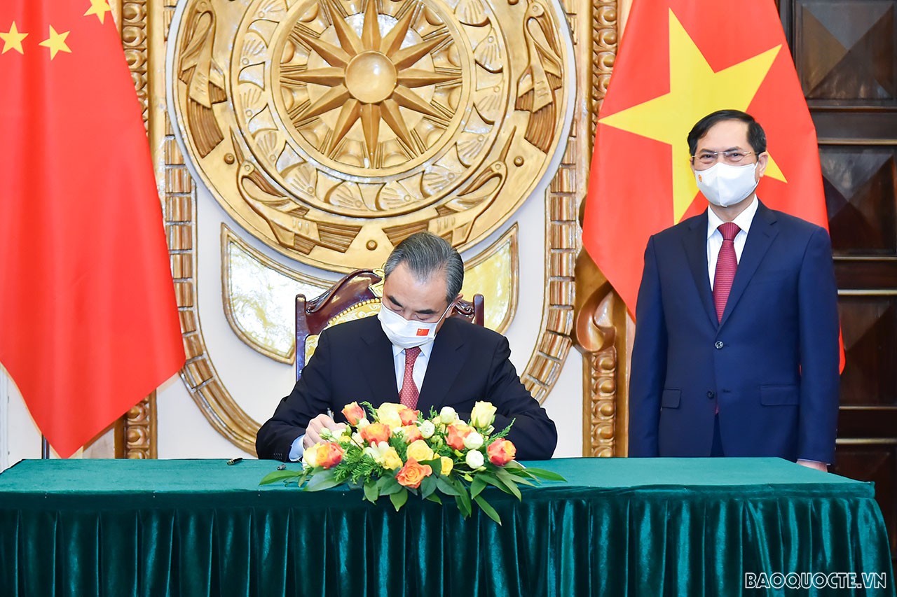 Toàn cảnh Bộ trưởng Ngoại giao Bùi Thanh Sơn đón, hội đàm với Bộ trưởng Ngoại giao Trung Quốc Vương Nghị qua ảnh