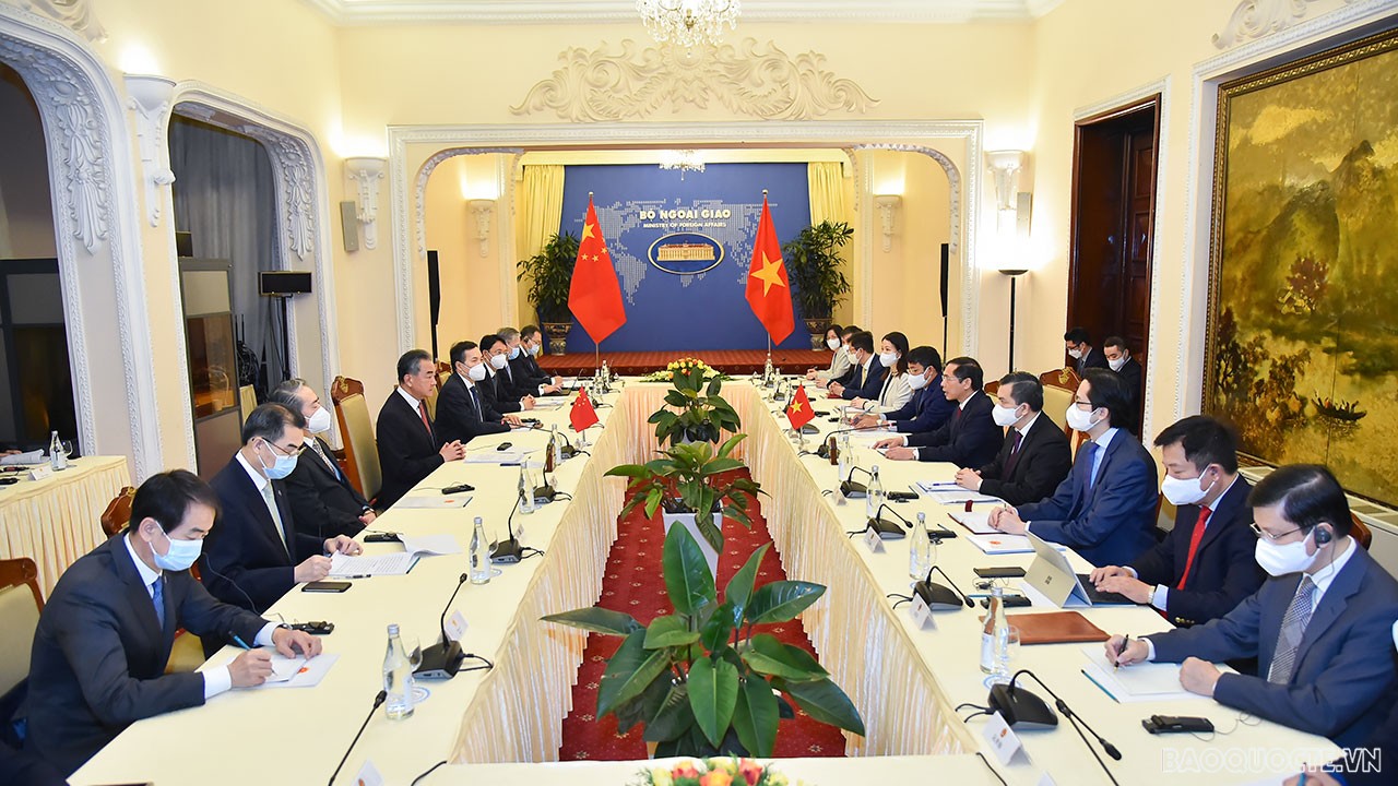 Hai bên nhất trí nối lại các chuyến bay thương mại khi điều kiện cho phép, tạo thuận lợi cho việc qua lại về người và hàng hóa. Hai bên nhất trí tiếp tục áp dụng các biện pháp hiệu quả thúc đẩy hợp tác kinh tế - thương mại, đầu tư phát triển ổn định, bền vững, cân bằng, lành mạnh; sớm hoàn tất thủ tục mở cửa thị trường đối với một số mặt hàng nông sản của Việt Nam. Hai bên nhất trí nối lại các chuyến bay thương mại khi điều kiện cho phép, tạo thuận lợi cho việc qua lại về người và hàng hóa. Hai bên nhất trí tiếp tục áp dụng các biện pháp hiệu quả thúc đẩy hợp tác kinh tế - thương mại, đầu tư phát triển ổn định, bền