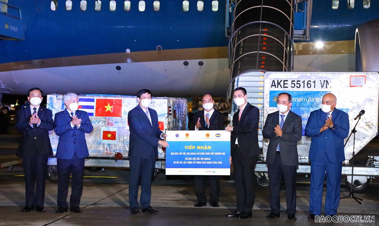 Thành công đặc biệt trong chuyến thăm chính thức Cộng hòa Cuba lần này của Chủ tịch nước Nguyễn Xuân Phúc là việc hai nước đã đàm phán, thống nhất việc Việt Nam sẽ mua 10 triệu liều vaccine ngừa Covid-19 của Cuba. Đây là một kết quả đặc biệt, khẳng định mối quan hệ hữu nghị đặc biệt Việt Nam-Cuba; đồng thời là một thành tựu lớn về ngoại giao vaccine của Việt Nam.