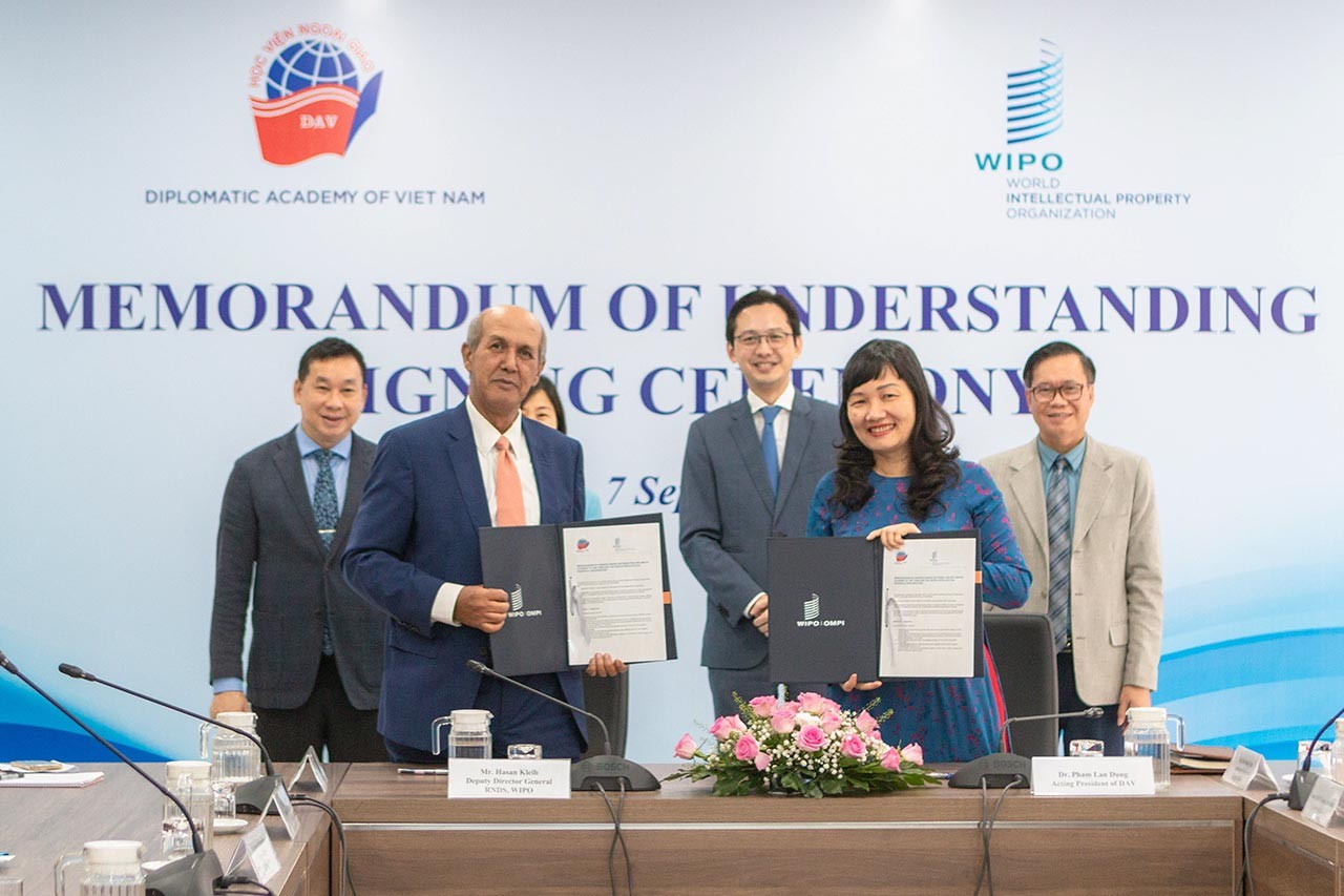 Học viện Ngoại giao ký bản ghi nhớ về hợp tác với Tổ chức Sở hữu Trí tuệ Thế giới (WIPO) Học viện Ngoại giao ký bản ghi nhớ về hợp tác với Tổ chức Sở hữu Trí tuệ thế giới (WIPO)