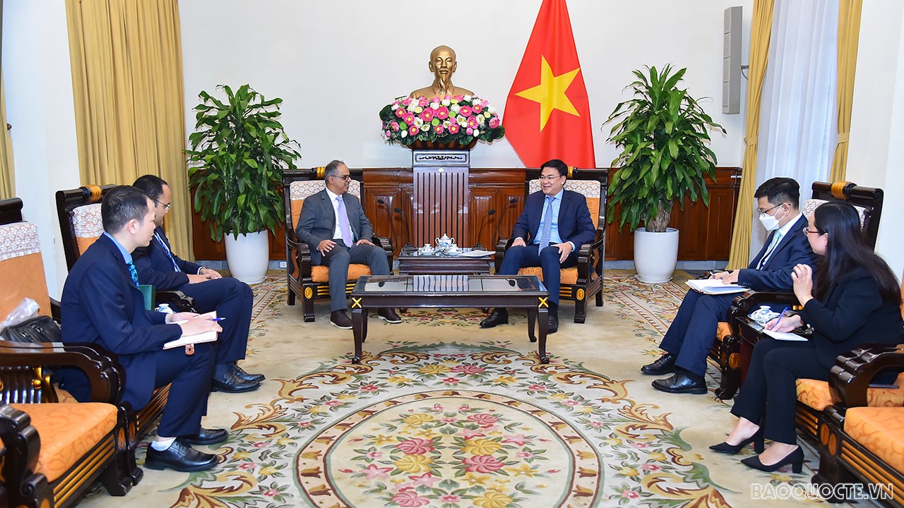 Thứ trưởng Ngoại giao Phạm Quang Hiệu tiếp Chủ tịch HĐQT Tập đoàn Đầu tư Công nghiệp Zamil Industrial Thứ trưởng Ngoại giao Phạm Quang Hiệu tiếp Chủ tịch HĐQT Tập đoàn Zamil Industrial