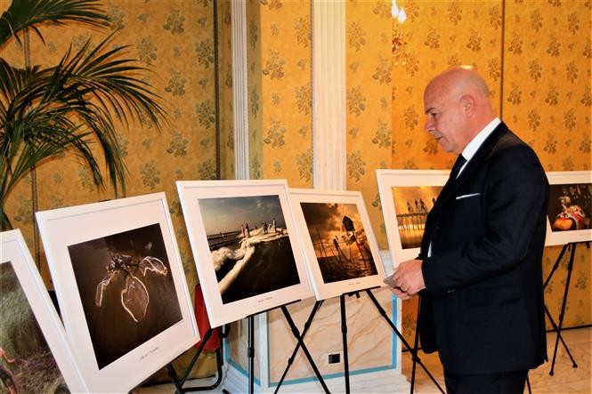 Triển lãm ảnh 'Một thoáng Việt Nam tại Venice' chinh phục bạn bè Italy