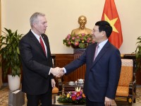 mot nguoi ban my khong tram lang