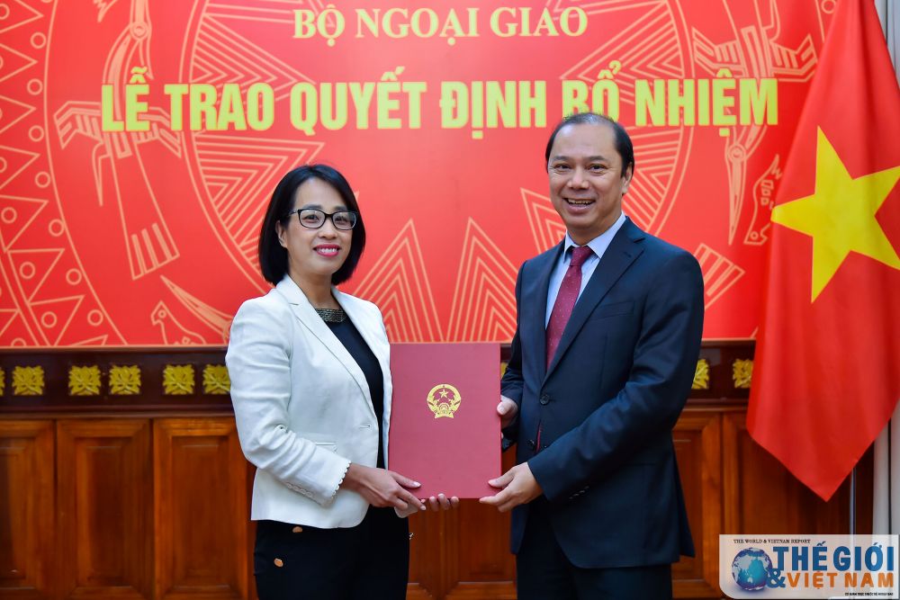 Tại buổi lễ, Thứ trưởng Ngoại giao Nguyễn Quốc Dũng trao quyết định tiếp nhận và điều động bà Phạm Thu Hằng, nguyên Tham tán Đại sứ quán Việt Nam tại Hoa Kỳ, hết nhiệm kỳ về nước, giữ chức Phó Vụ trưởng Vụ Thông tin Báo chí. Thứ trưởng Ngoại giao Nguyễn Quốc Dũng trao quyết định phân công cán bộ cấp Vụ