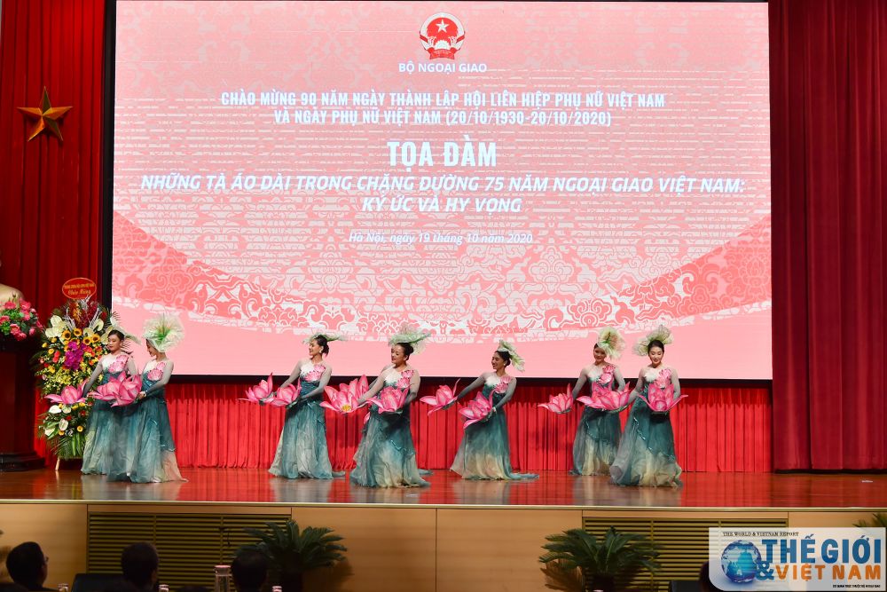 Toàn cảnh Lễ kỷ niệm 90 năm ngày Phụ nữ Việt Nam của Bộ Ngoại giao