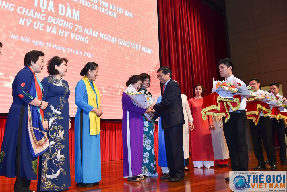 Toàn cảnh Lễ kỷ niệm 90 năm ngày Phụ nữ Việt Nam của Bộ Ngoại giao