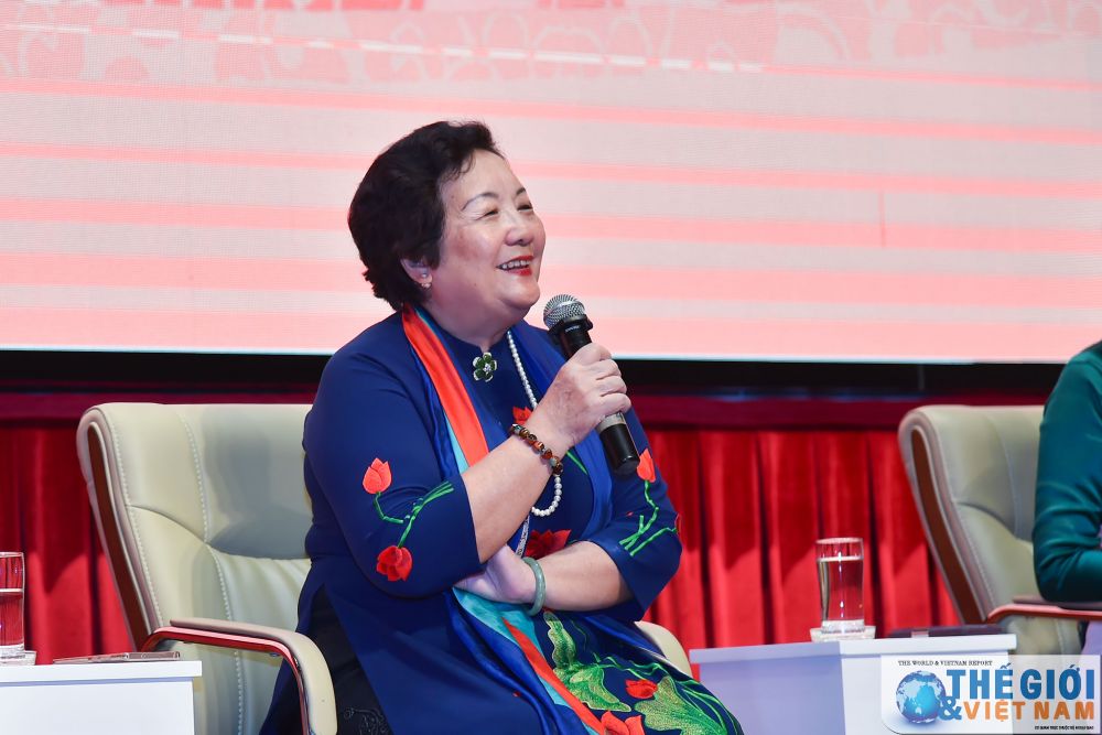 nha ngoai giao nu duyen nghe va chuyen nghiep