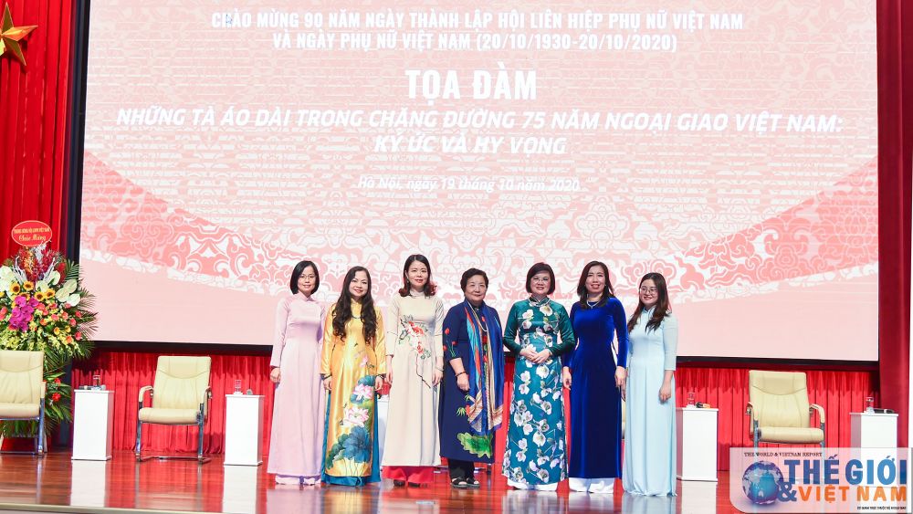 Toàn cảnh Lễ kỷ niệm 90 năm ngày Phụ nữ Việt Nam của Bộ Ngoại giao