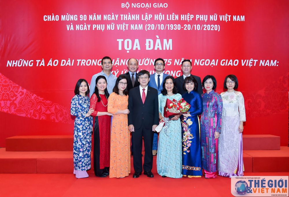Toàn cảnh Lễ kỷ niệm 90 năm ngày Phụ nữ Việt Nam của Bộ Ngoại giao