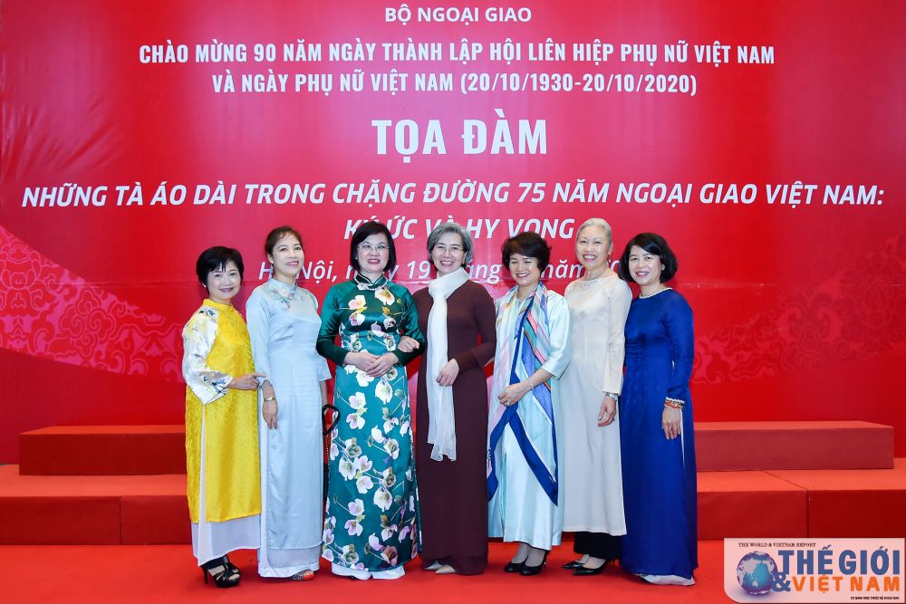 toan canh le ky niem 90 nam ngay phu nu viet nam qua anh