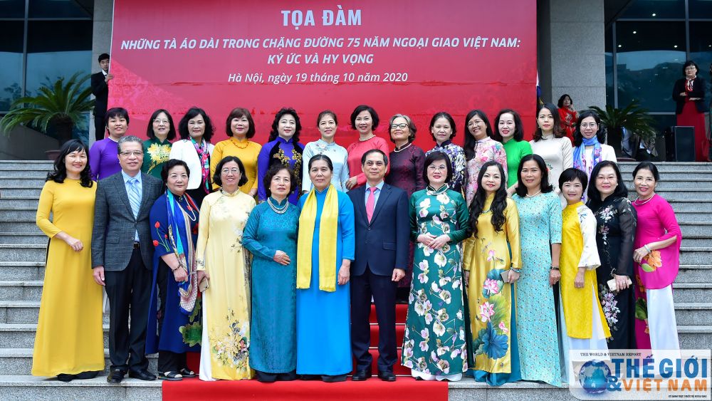 Toàn cảnh Lễ kỷ niệm 90 năm ngày Phụ nữ Việt Nam của Bộ Ngoại giao