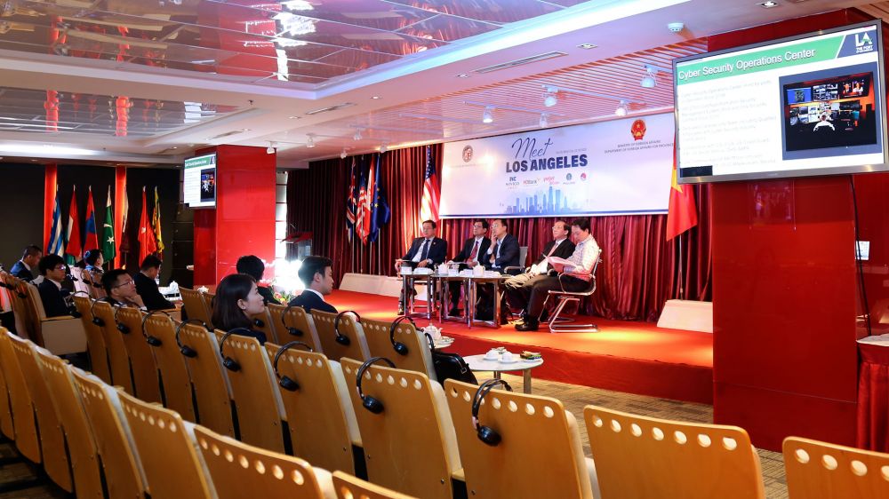 Gặp gỡ Los Angeles tại TP Hồ Chí Minh Gặp gỡ Los Angeles tại TP Hồ Chí Minh