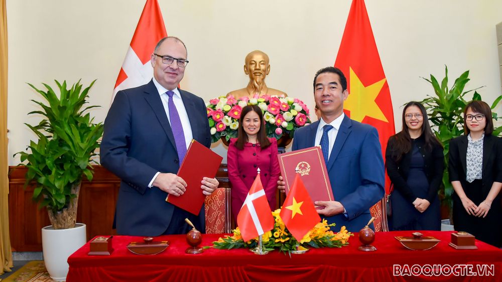 Việt Nam Đan Mạch ký Hiệp định về vấn đề lao động của thân nhân thành viên cơ quan đại diện ngoại giao viet nam dan mach ky hiep dinh ve van de lao dong cua than nhan thanh vien co quan dai dien ngoai giao