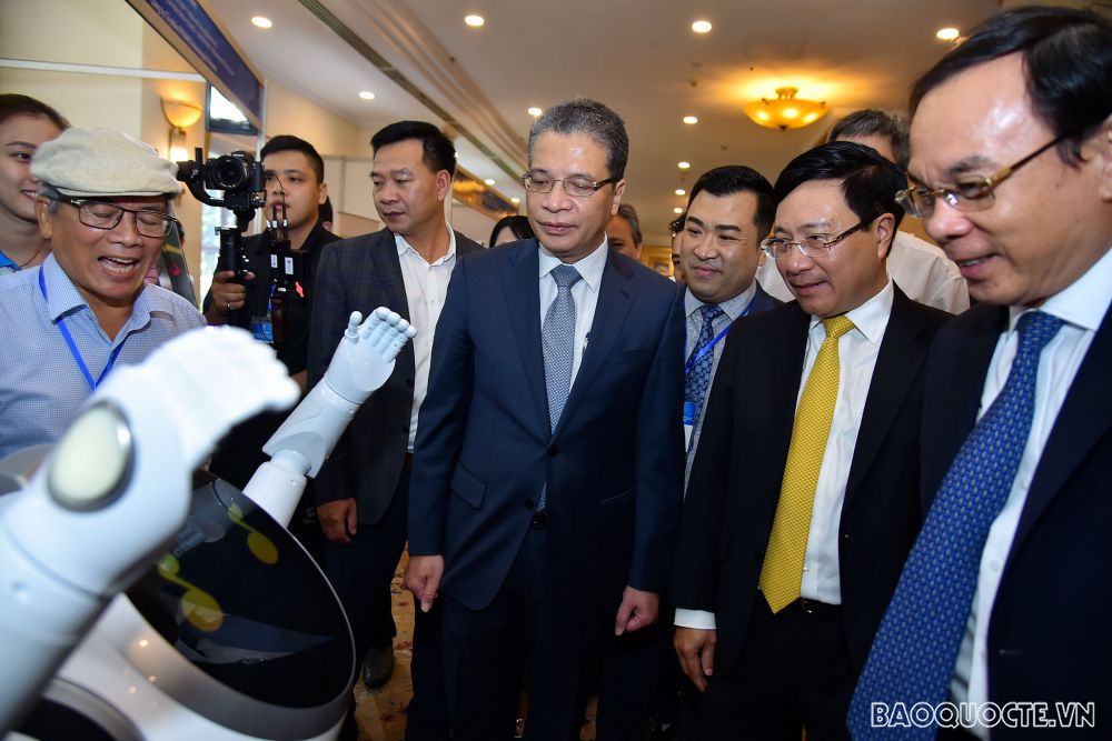 pho thu tuong pham binh minh viet nam phai doi moi tu duy phat trien tan dung hieu qua cac co hoi cua cuoc cmcn lan thu 4