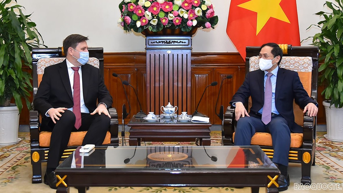 Ba Lan tiếp tục viện trợ cho Việt Nam 900 nghìn liều vaccine AstraZeneca