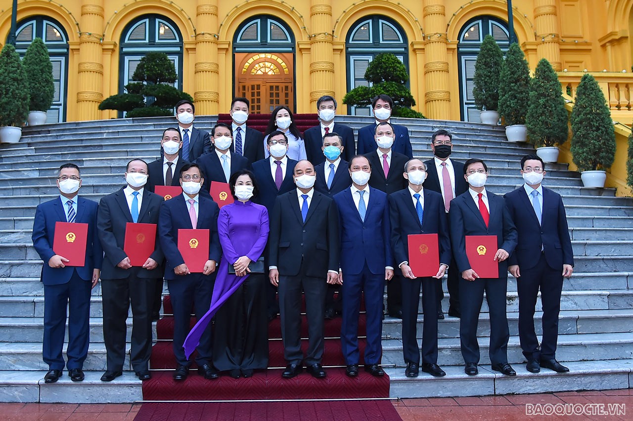 Toàn cảnh lễ trao quyết định bổ nhiệm Đại sứ Việt Nam tại nước ngoài nhiệm kỳ 2021-2024 lần thứ nhất qua ảnh