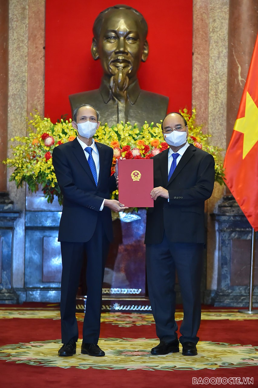 Toàn cảnh lễ trao quyết định bổ nhiệm Đại sứ Việt Nam tại nước ngoài nhiệm kỳ 2021-2024 lần thứ nhất qua ảnh