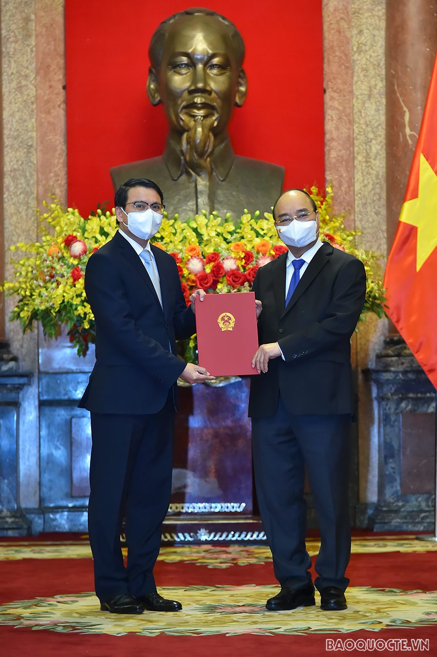 Toàn cảnh lễ trao quyết định bổ nhiệm Đại sứ Việt Nam tại nước ngoài nhiệm kỳ 2021-2024 lần thứ nhất qua ảnh
