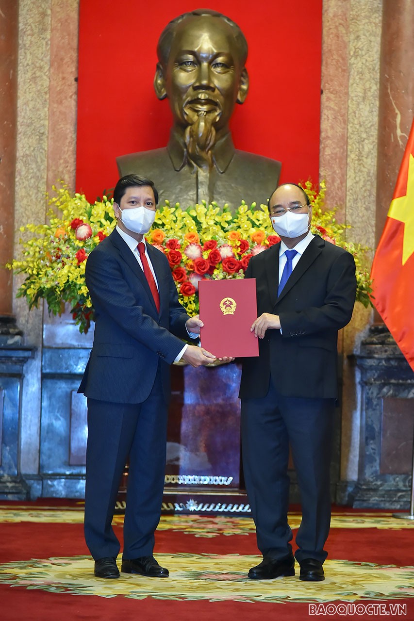Toàn cảnh lễ trao quyết định bổ nhiệm Đại sứ Việt Nam tại nước ngoài nhiệm kỳ 2021-2024 lần thứ nhất qua ảnh