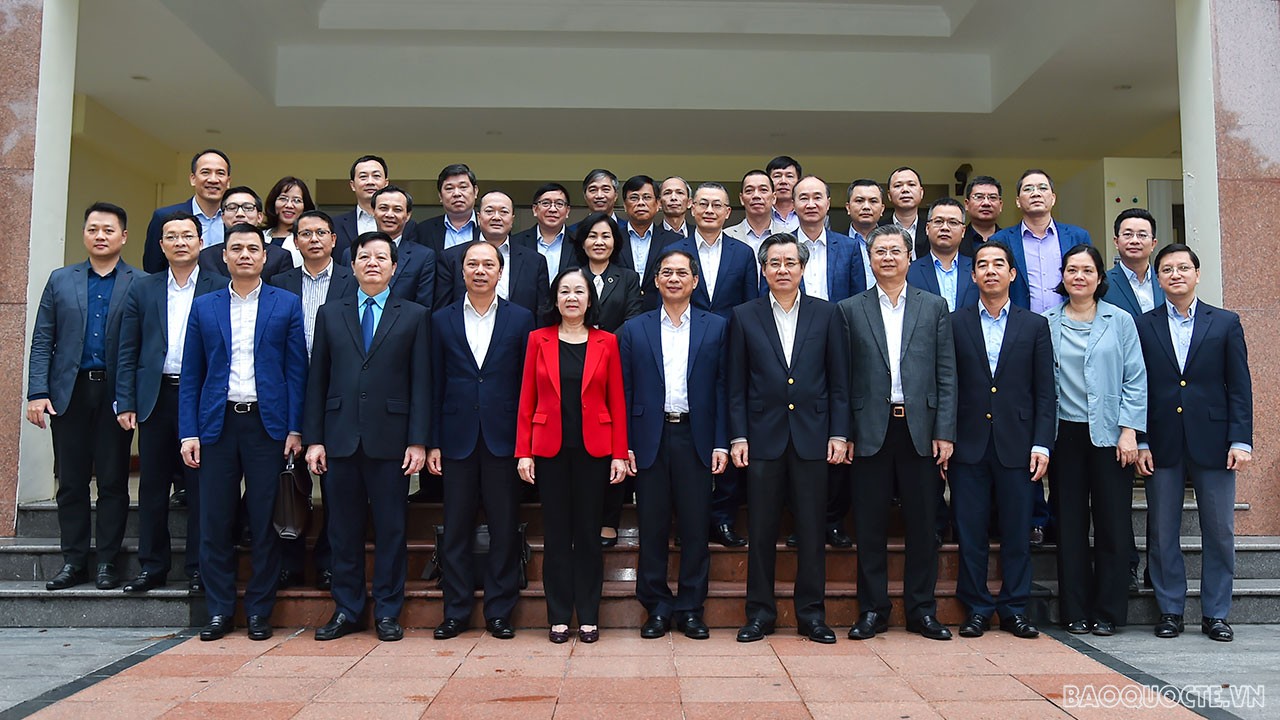 Trưởng Ban Tổ chức Trung ương làm việc với Đoàn Trưởng cơ quan đại diện Việt Nam ở nước ngoài nhiệm kỳ 2021-2024 Trưởng Ban Tổ chức Trung ương làm việc với Đoàn Trưởng cơ quan đại diện Việt Nam ở nước ngoài nhiệm kỳ 2021-2024