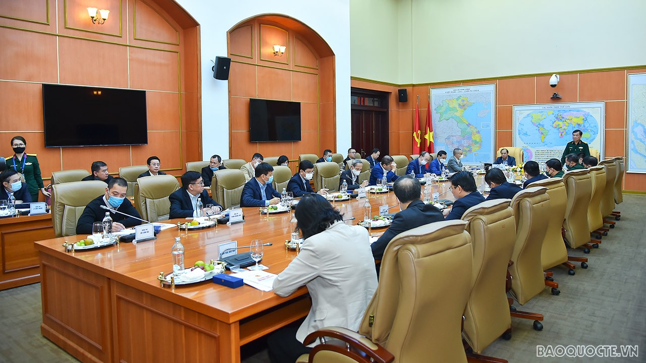 Đoàn Trưởng Cơ quan đại diện Việt Nam ở nước ngoài làm việc tại Bộ Quốc phòng