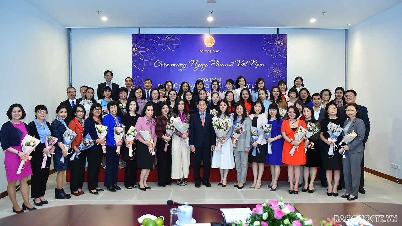 Bộ Ngoại giao tưng bừng kỷ niệm Ngày Phụ nữ Việt Nam 20/10 Bộ Ngoại giao tưng bừng kỷ niệm Ngày Phụ nữ Việt Nam 20/10