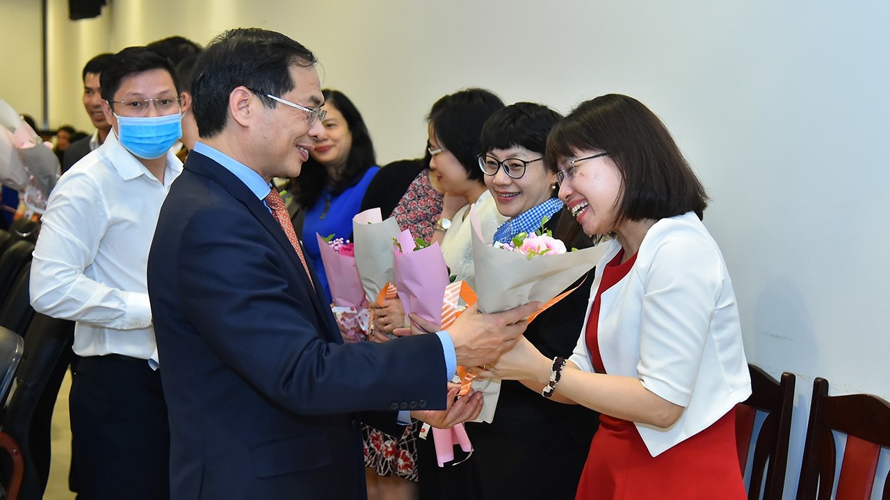 Toàn cảnh Lễ kỷ niệm Ngày Phụ nữ Việt Nam 20/10 của Bộ Ngoại giao qua ảnh