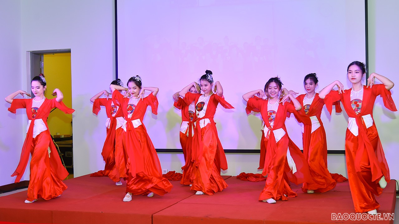 Toàn cảnh Lễ kỷ niệm Ngày Phụ nữ Việt Nam 20/10 của Bộ Ngoại giao qua ảnh Toàn cảnh Lễ kỷ niệm Ngày Phụ nữ Việt Nam 20/10 của Bộ Ngoại giao qua ảnh