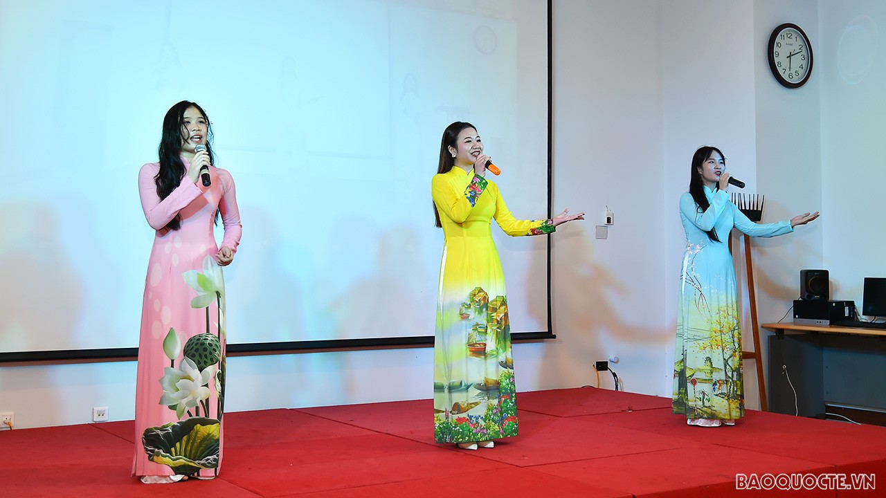 Toàn cảnh Lễ kỷ niệm Ngày Phụ nữ Việt Nam 20/10 của Bộ Ngoại giao qua ảnh Toàn cảnh Lễ kỷ niệm Ngày Phụ nữ Việt Nam 20/10 của Bộ Ngoại giao qua ảnh