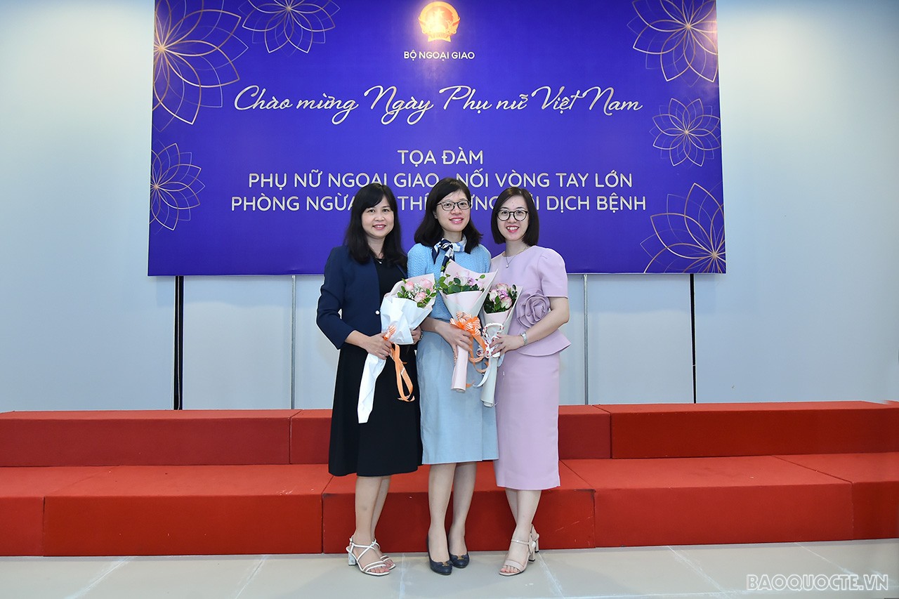 Toàn cảnh Lễ kỷ niệm Ngày Phụ nữ Việt Nam 20/10 của Bộ Ngoại giao qua ảnh Toàn cảnh Lễ kỷ niệm Ngày Phụ nữ Việt Nam 20/10 của Bộ Ngoại giao qua ảnh