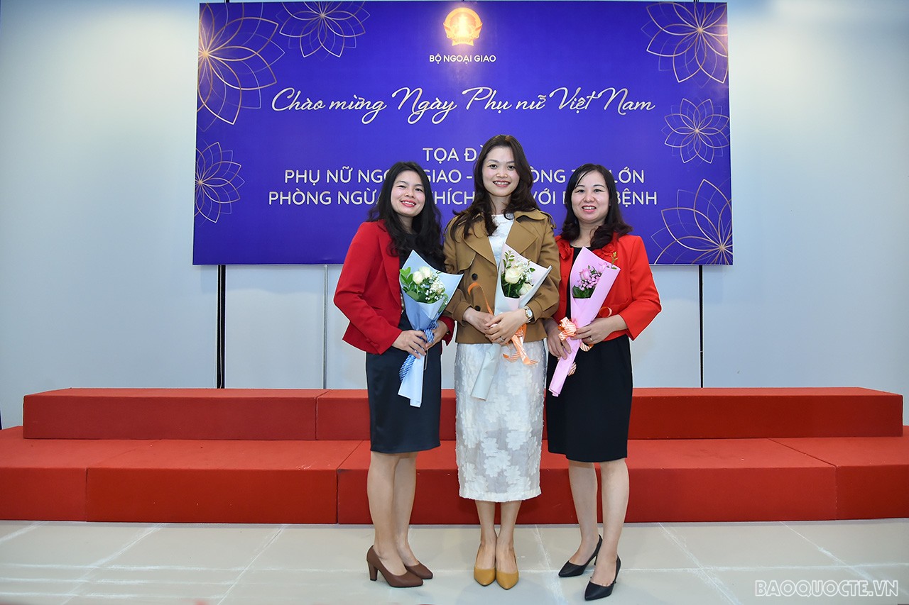Toàn cảnh Lễ kỷ niệm Ngày Phụ nữ Việt Nam 20/10 của Bộ Ngoại giao qua ảnh Toàn cảnh Lễ kỷ niệm Ngày Phụ nữ Việt Nam 20/10 của Bộ Ngoại giao qua ảnh