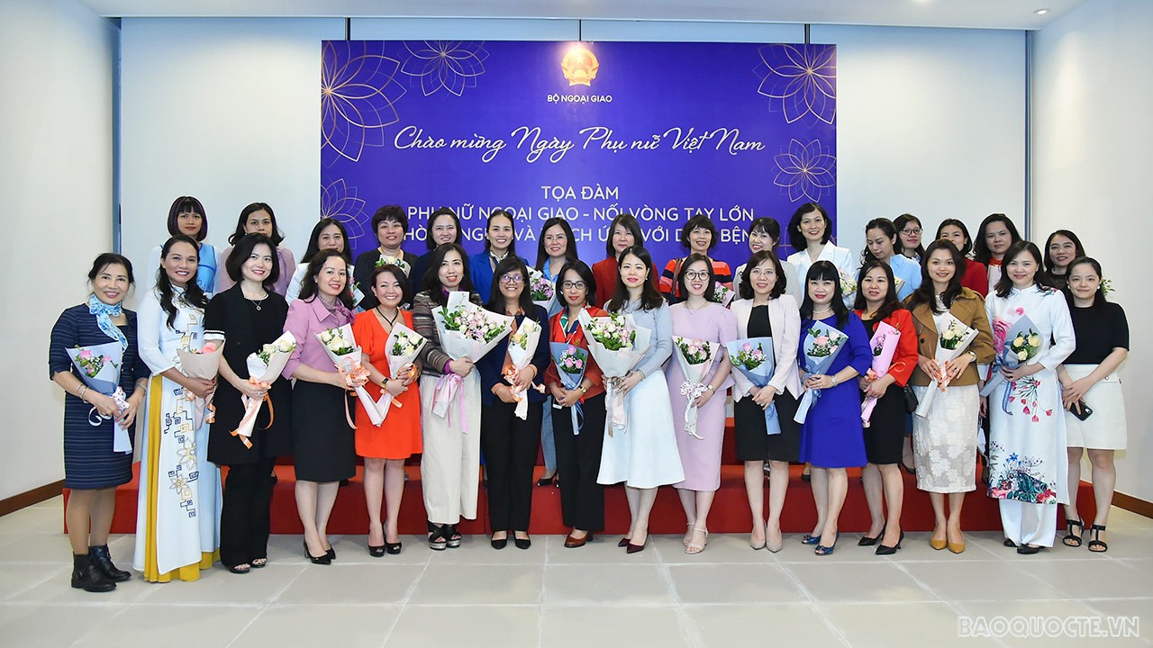 Toàn cảnh Lễ kỷ niệm Ngày Phụ nữ Việt Nam 20/10 của Bộ Ngoại giao qua ảnh Toàn cảnh Lễ kỷ niệm Ngày Phụ nữ Việt Nam 20/10 của Bộ Ngoại giao qua ảnh