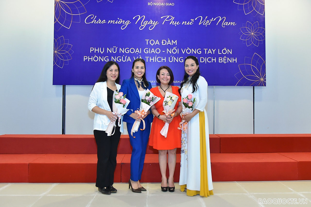Toàn cảnh Lễ kỷ niệm Ngày Phụ nữ Việt Nam 20/10 của Bộ Ngoại giao qua ảnh Toàn cảnh Lễ kỷ niệm Ngày Phụ nữ Việt Nam 20/10 của Bộ Ngoại giao qua ảnh