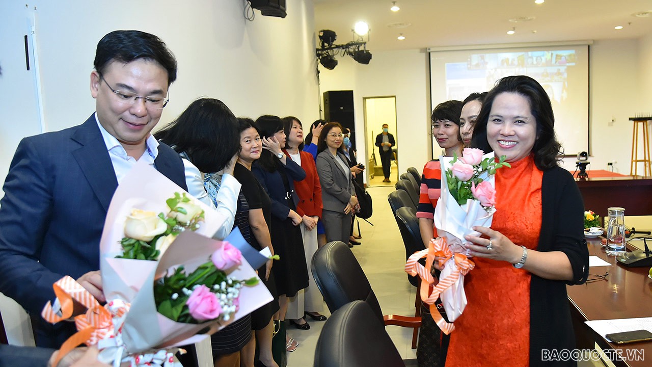 Toàn cảnh Lễ kỷ niệm Ngày Phụ nữ Việt Nam 20/10 của Bộ Ngoại giao qua ảnh Toàn cảnh Lễ kỷ niệm Ngày Phụ nữ Việt Nam 20/10 của Bộ Ngoại giao qua ảnh