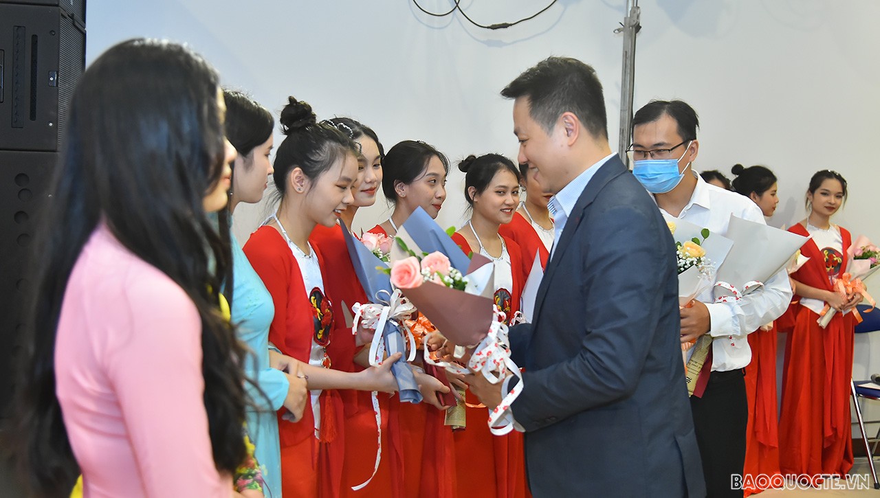 Toàn cảnh Lễ kỷ niệm Ngày Phụ nữ Việt Nam 20/10 của Bộ Ngoại giao qua ảnh Toàn cảnh Lễ kỷ niệm Ngày Phụ nữ Việt Nam 20/10 của Bộ Ngoại giao qua ảnh