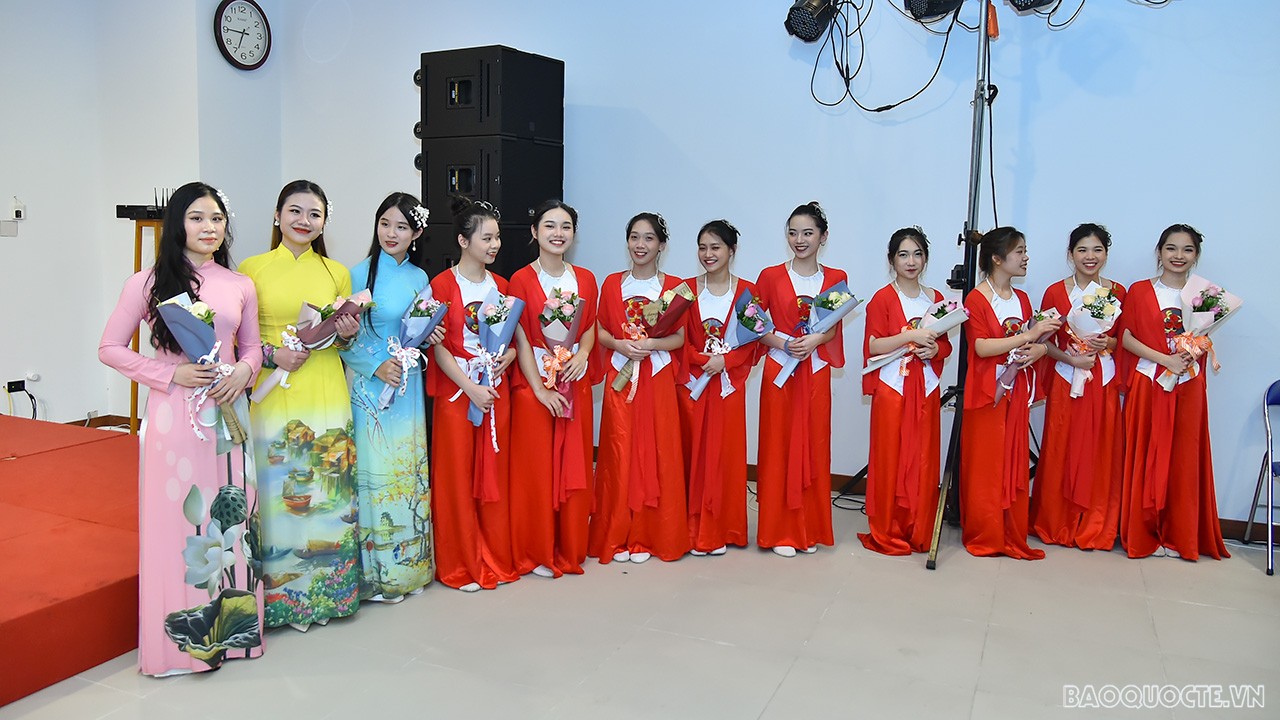 Toàn cảnh Lễ kỷ niệm Ngày Phụ nữ Việt Nam 20/10 của Bộ Ngoại giao qua ảnh Toàn cảnh Lễ kỷ niệm Ngày Phụ nữ Việt Nam 20/10 của Bộ Ngoại giao qua ảnh