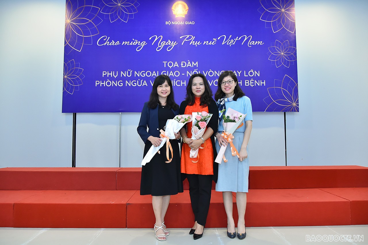 Toàn cảnh Lễ kỷ niệm Ngày Phụ nữ Việt Nam 20/10 của Bộ Ngoại giao qua ảnh Toàn cảnh Lễ kỷ niệm Ngày Phụ nữ Việt Nam 20/10 của Bộ Ngoại giao qua ảnh