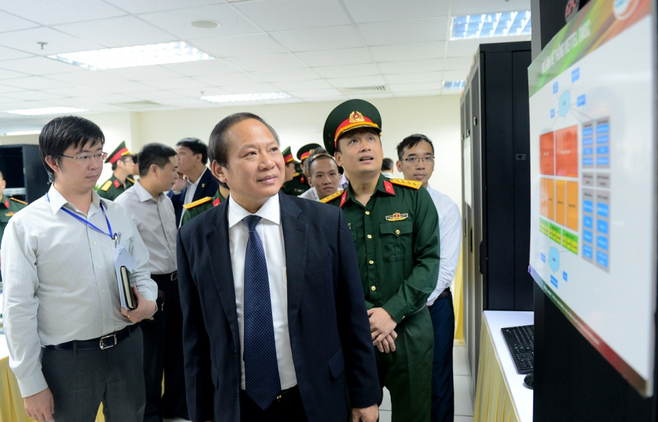 Viettel công bố sản xuất thành công thiết bị thu phát sóng 4G