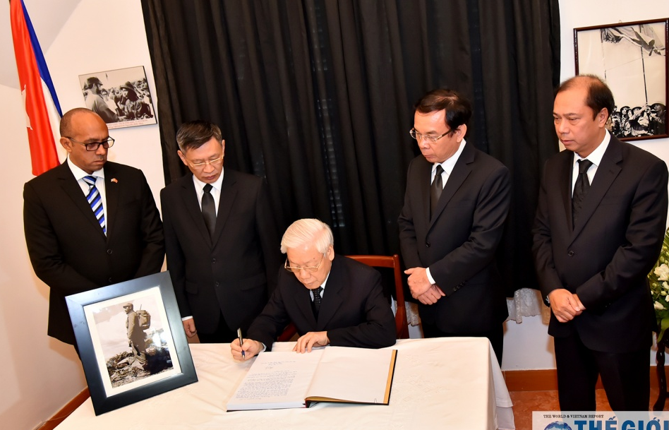 Lãnh đạo Đảng, Nhà nước, Chính phủ viếng lãnh tụ Cuba Fidel Castro