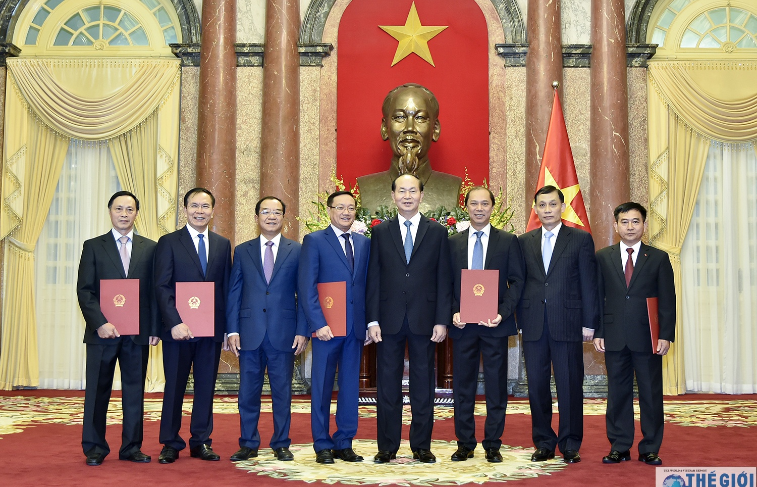 Chủ tịch nước trao quyết định phong hàm Đại sứ cho cán bộ ngoại giao