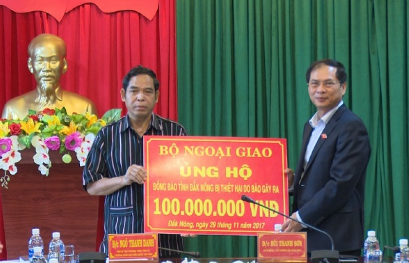 Bộ Ngoại giao hỗ trợ 100 triệu đồng để Đắk Nông khắc phục thiệt hại do bão số 12
