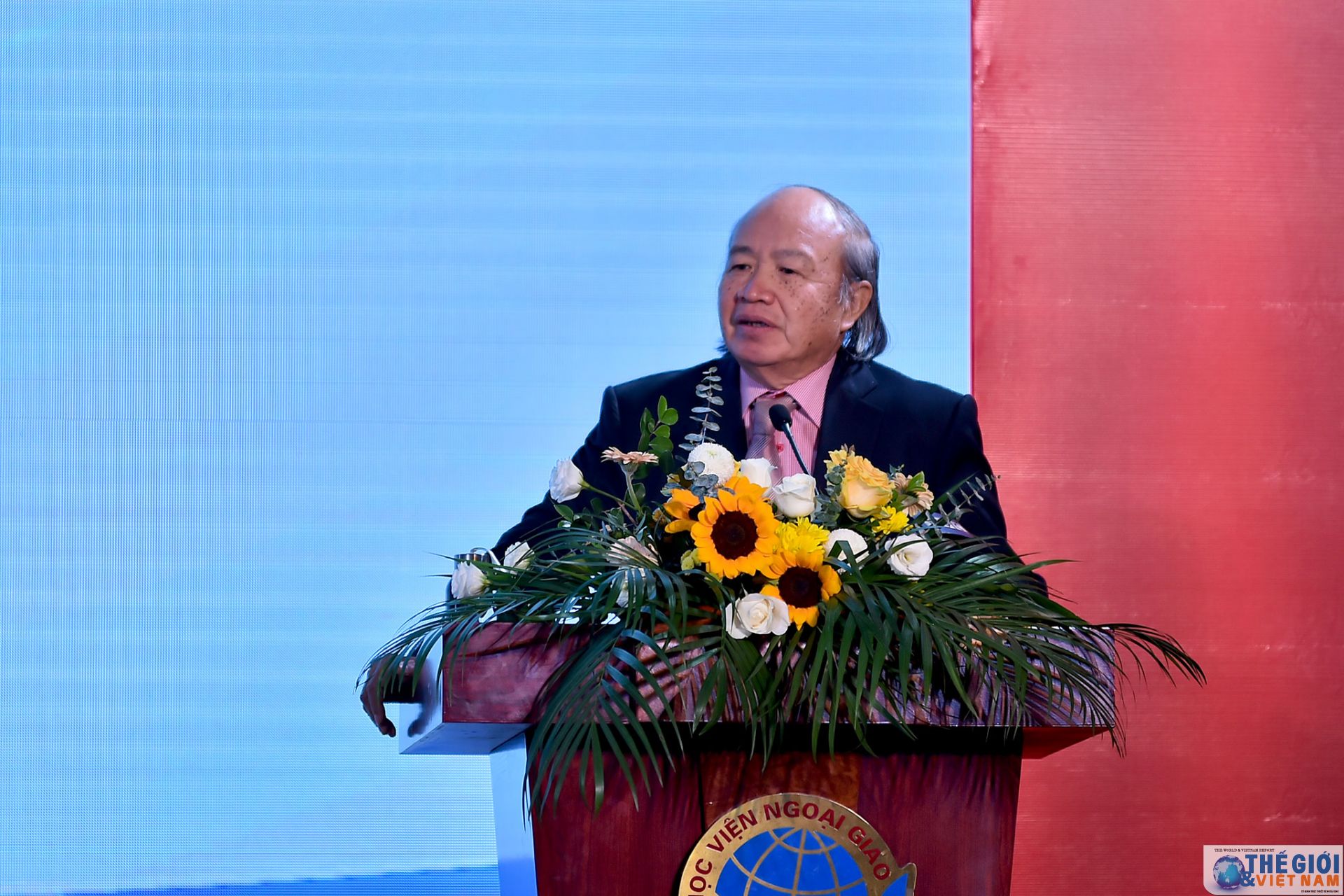 toan canh hoc vien ngoai giao ky nie m 60 nam tha nh la p qua anh